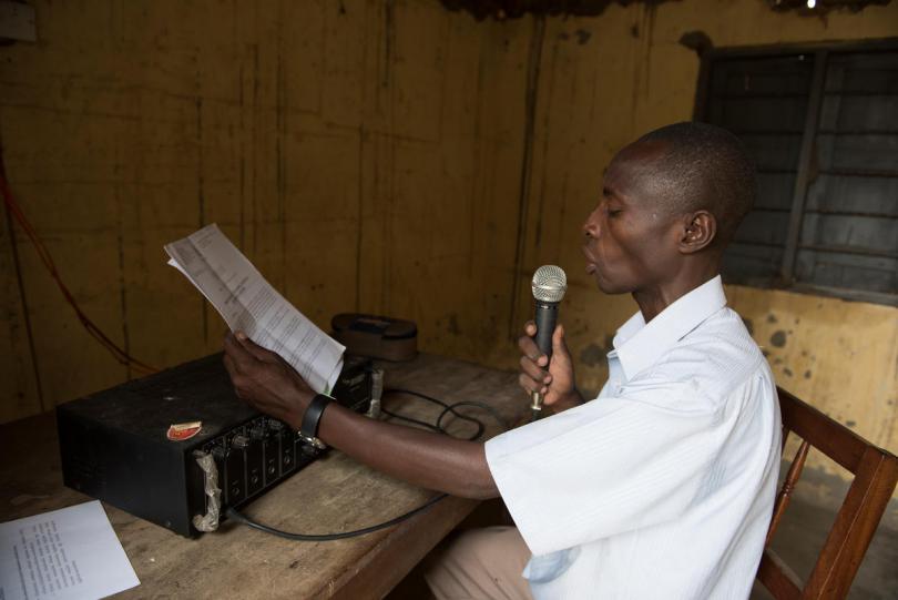 Community radio in Karusandara. Hannah Maule-Ffinch / Save the Children