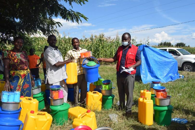 Save the Children teams distribute jerry cans for flood affected families