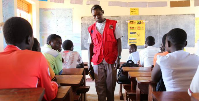 Teacher David Elias in class. Alun McDonald / Save the Children