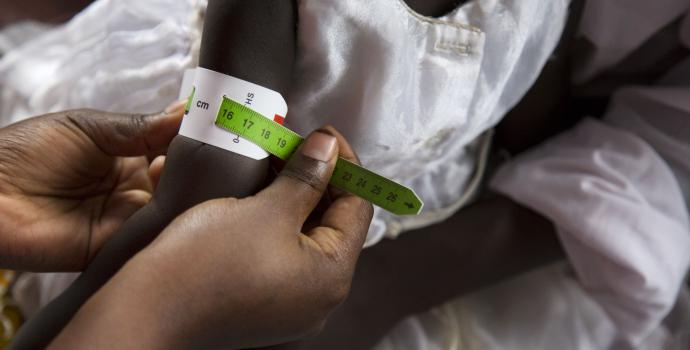 Measuring a child for malnutrition