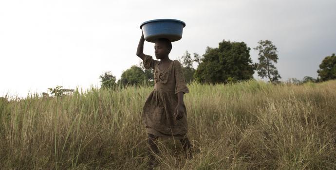 Young girl in western Uganda. Hannah Maule-Ffinch / Save the Children