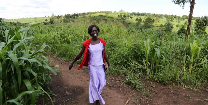 Estella walking to the school. Alun McDonald / Save the Children