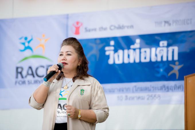 Hathairat welcomes the children and authorities at Thailand’s Race for Survival 