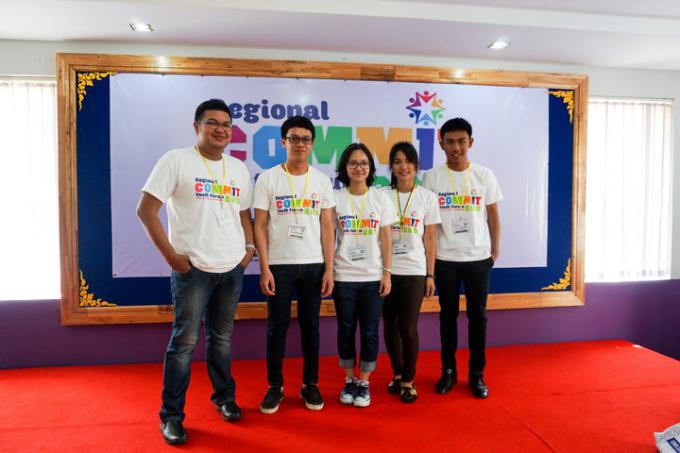 Wanchana Waree (farthest left) and other Thai youth representatives at the Regional COMMIT Youth Forum in Phnom Penh